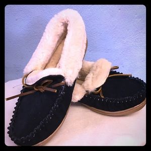 Minnetonka Moccasin Women's Slippers